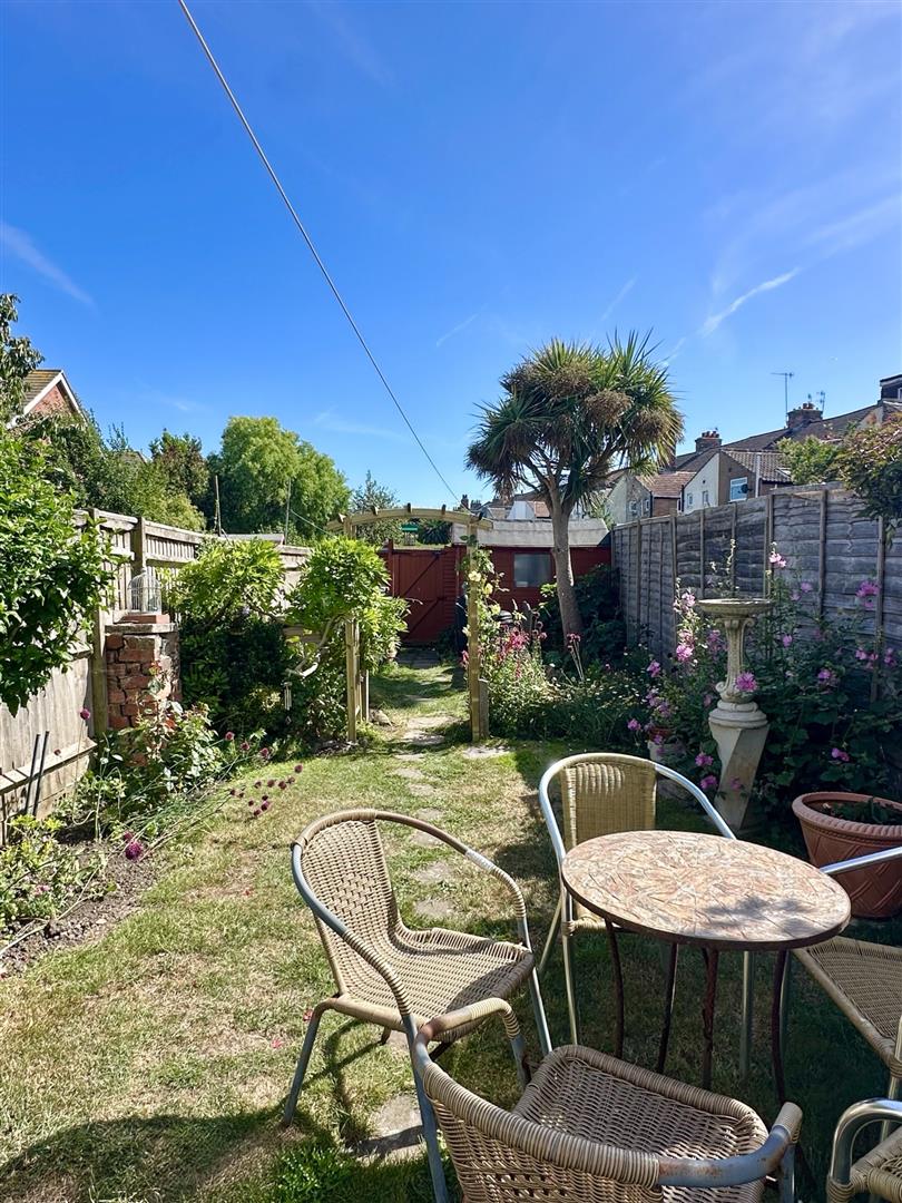 2 bed property in Little Common Road, Bexhill-On-Sea